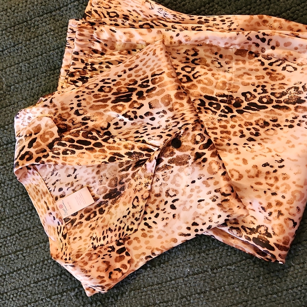 Never worn Pajama set leopard print